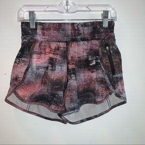 Lululemon hottie hot shorts size 4 Azurite Poppy Coral